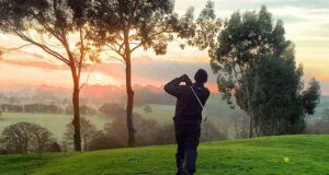 United news and transfers Valencia rejected €2 millions Golfer hitting the golf ball