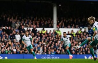 Jordan Pickford Saves Gordon Penalty as Everton and Newcastle Draw Newcastle Uniteds Anthony Gordon saw his penalty saved by Everton keeper Jordan Pickford at Goodison Park