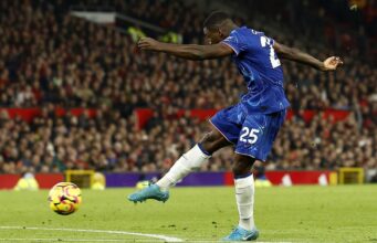 Moises Caicedo stunner saves point for Chelsea against Van Nistelrooy’s Manchester United Chelsea’s Moises Caicedo scores their first goal against Manchester United in the Premier League.